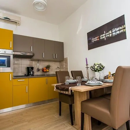 With A Parking Space Kastel Stafilic, - 15867 شقة *