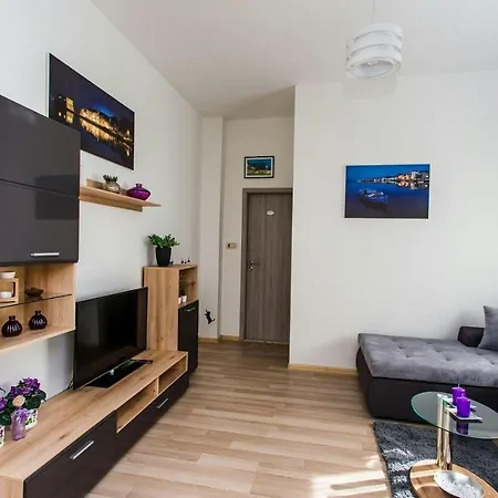With A Parking Space Kastel Stafilic, - 15867 شقة *