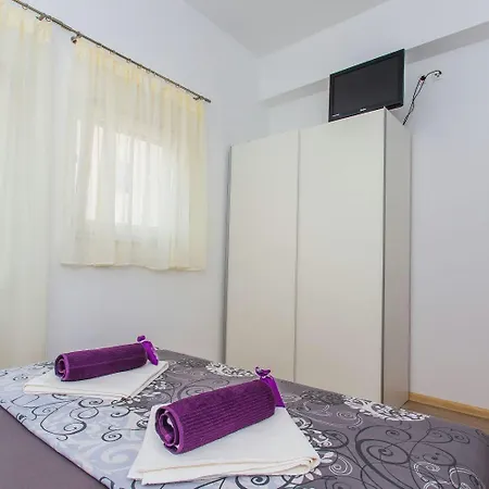 Apartamento With A Parking Space Kastel Stafilic, - 15867